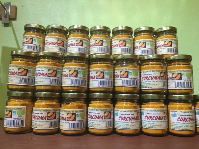 le-jardin-des-parfums-et-des-epices-curcuma-en-bocale
